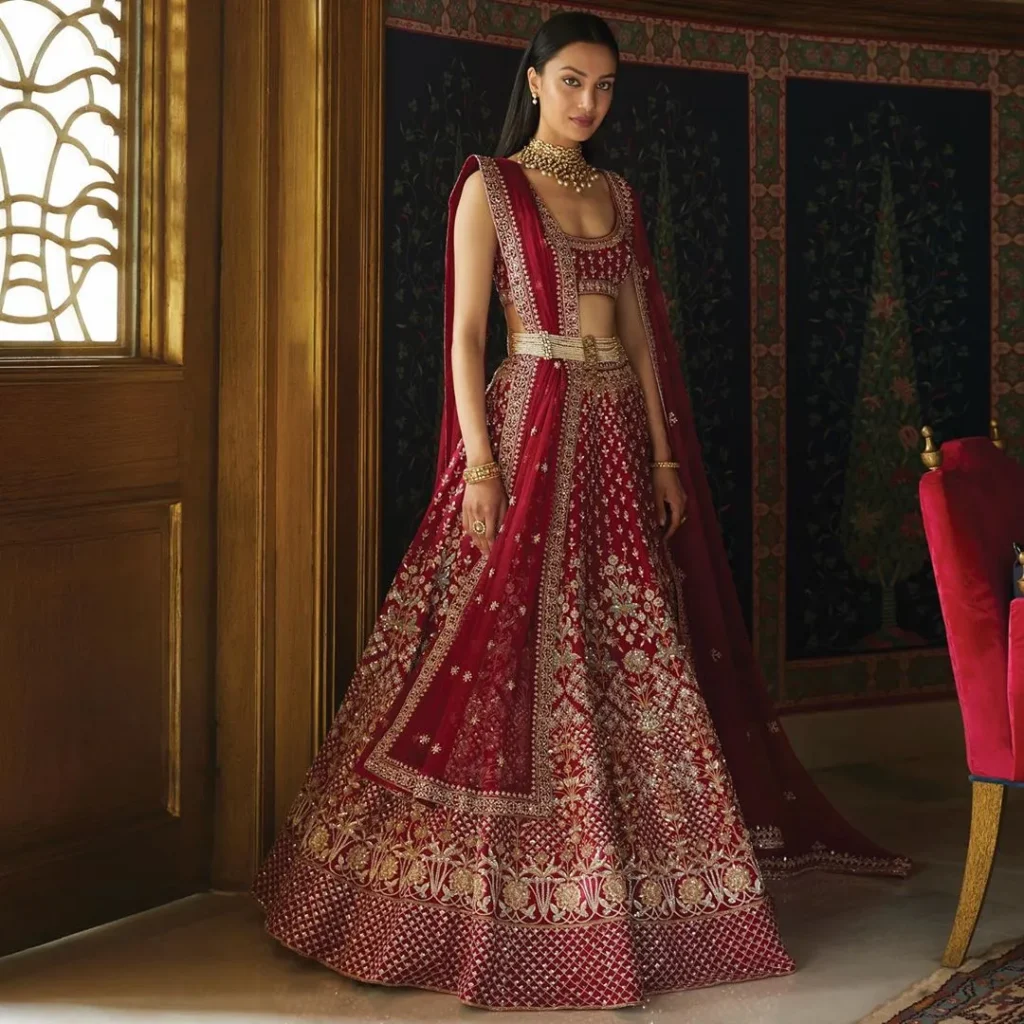 Wear a Heavy Dupatta with a Salwar Suit