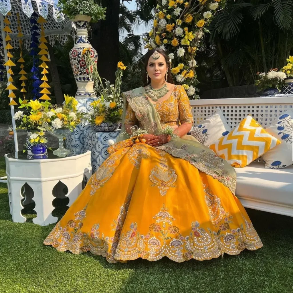 Wear a Heavy Dupatta with a Salwar Suit