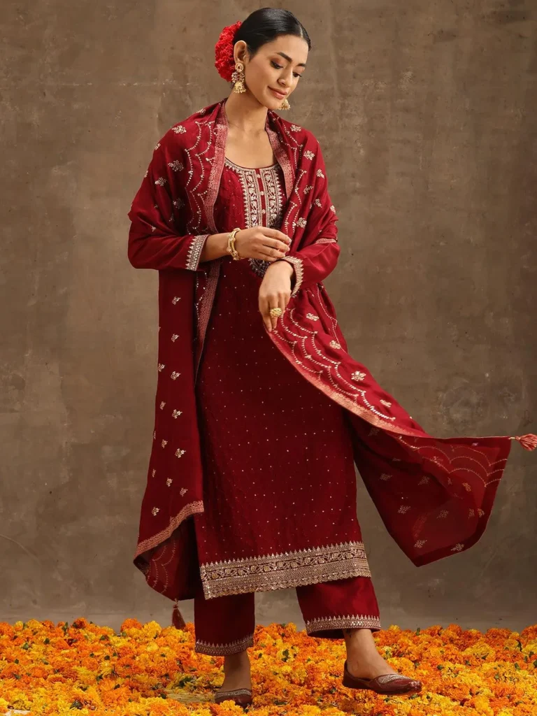 Wear a Heavy Dupatta with a Salwar Suit