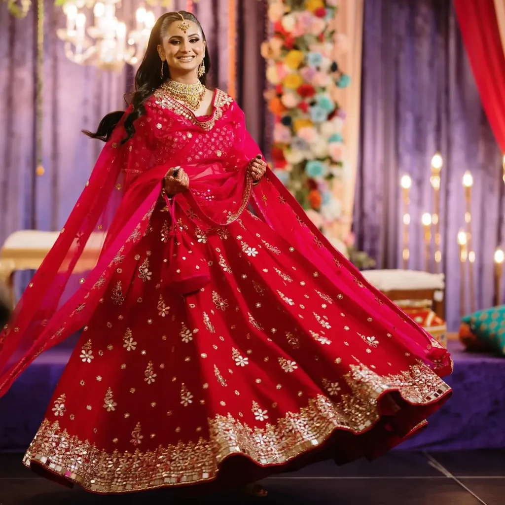 Wear a Heavy Dupatta with a Salwar Suit