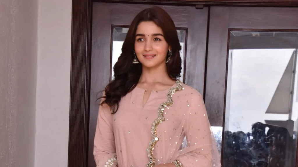 AliaBhattSuit Bollywood Celebrities